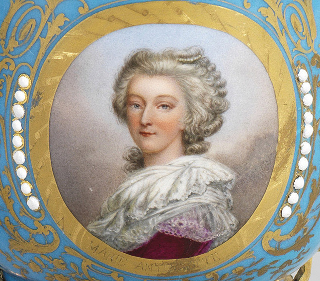 Représentations de Marie Antoinette sur vases, tasses et autres contenants Zzzetz12