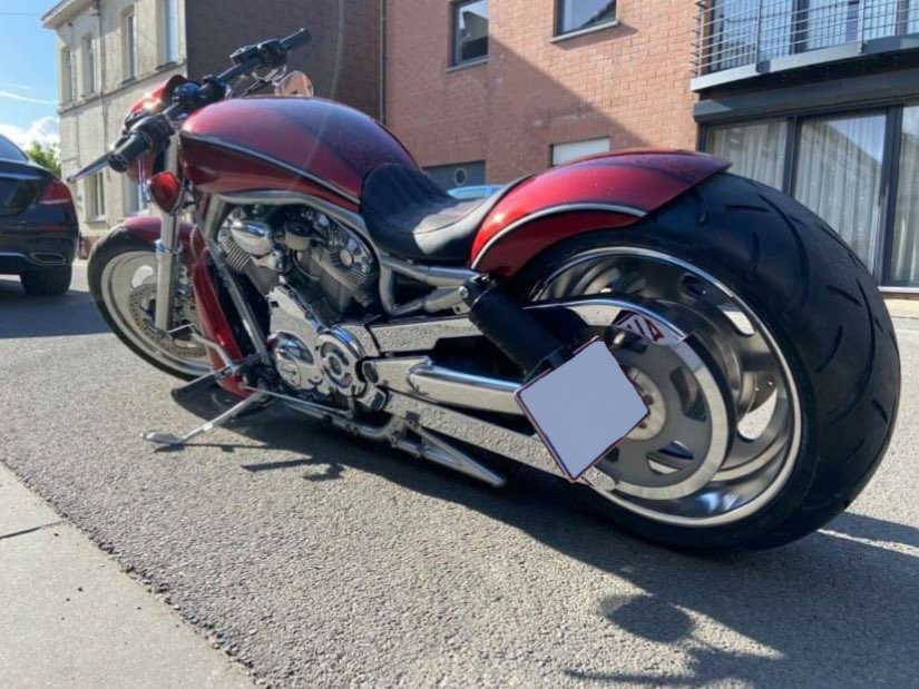 v-rod customs phase 1 terminée !  95753011