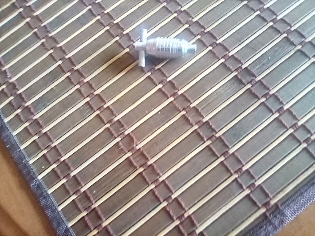 Tuned pipe experiment and difrent custom parts Img_2318