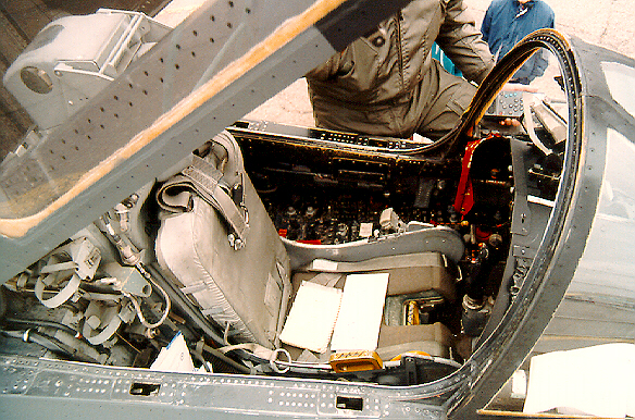 [Fujimi F11] A-7D corsair II + cockpit en résine-Fini A7pit10