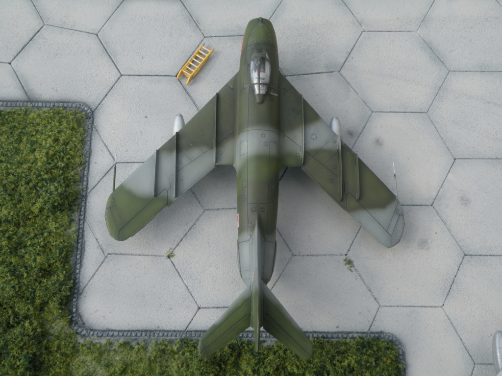 MiG-17-Lim-5 Fresco (AZ Model)  Dscn9013