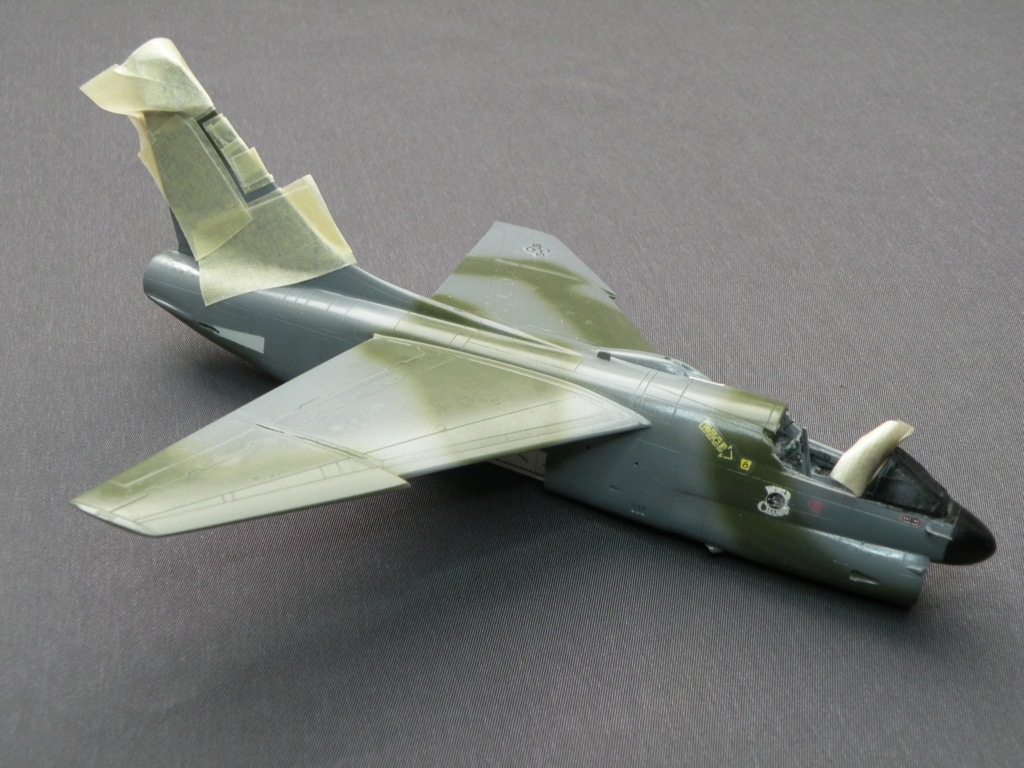 [Fujimi] 1/72 - Ling Temco Vought A-7D corsair II  (+ cockpit en résine) - Page 2 Dscn9242