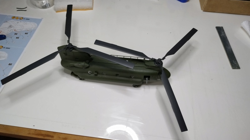 [Revell] Chinook MH-47E fini - Page 2 Img_2143