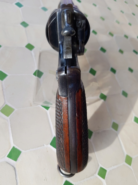 Présentation d'un revolver d'officier Mle 1874 20220539