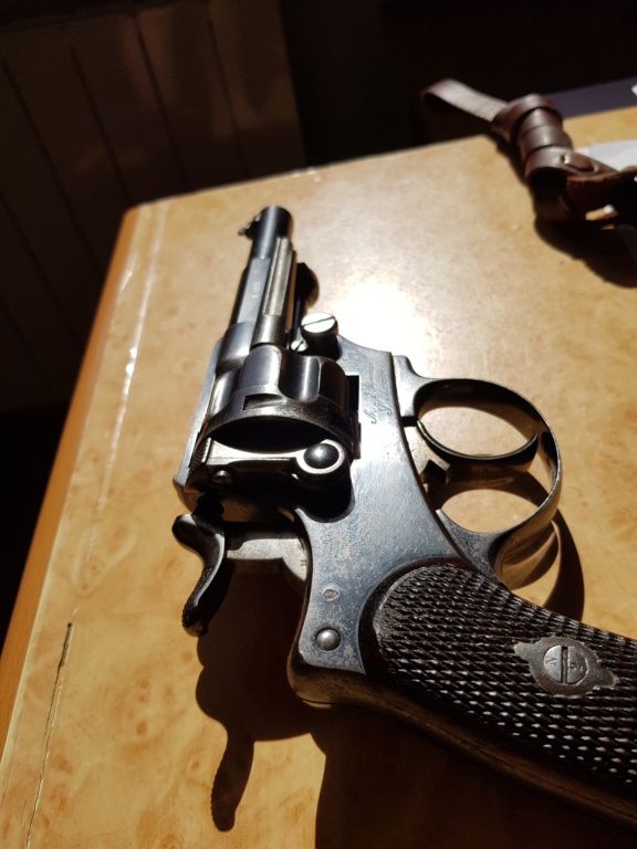 Présentation d'un revolver d'officier Mle 1874 20220551