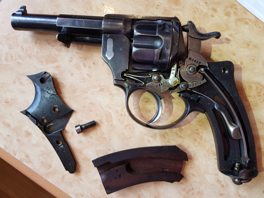 Présentation d'un revolver d'officier Mle 1874 20220568
