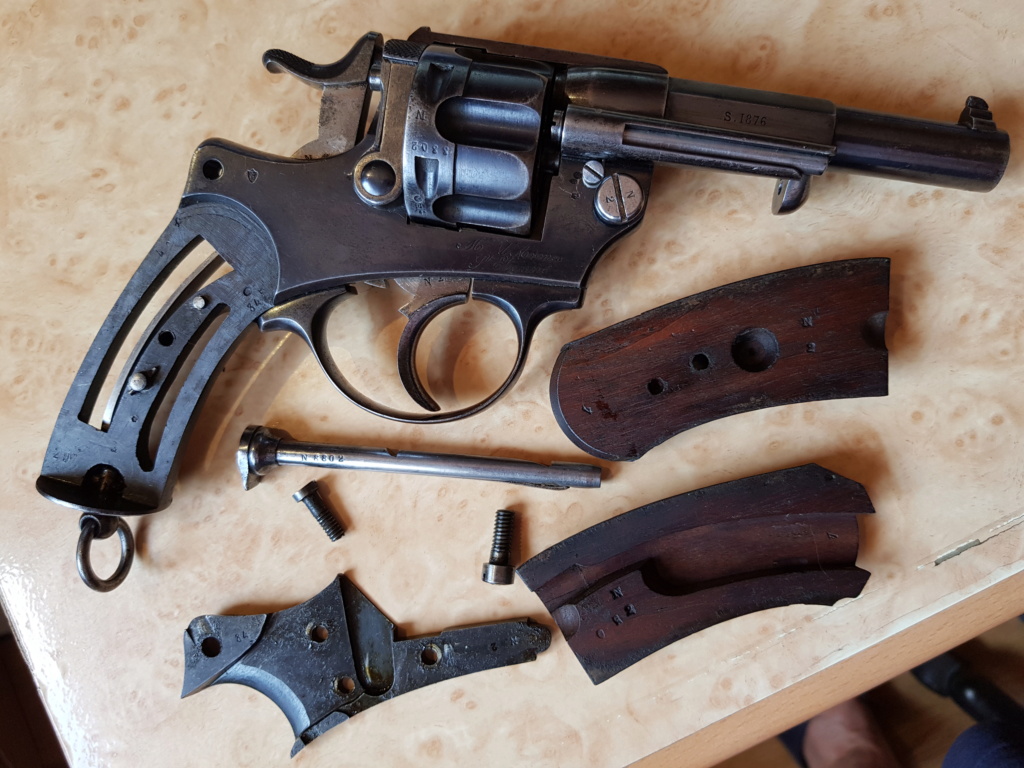 Présentation d'un revolver d'officier Mle 1874 20220574