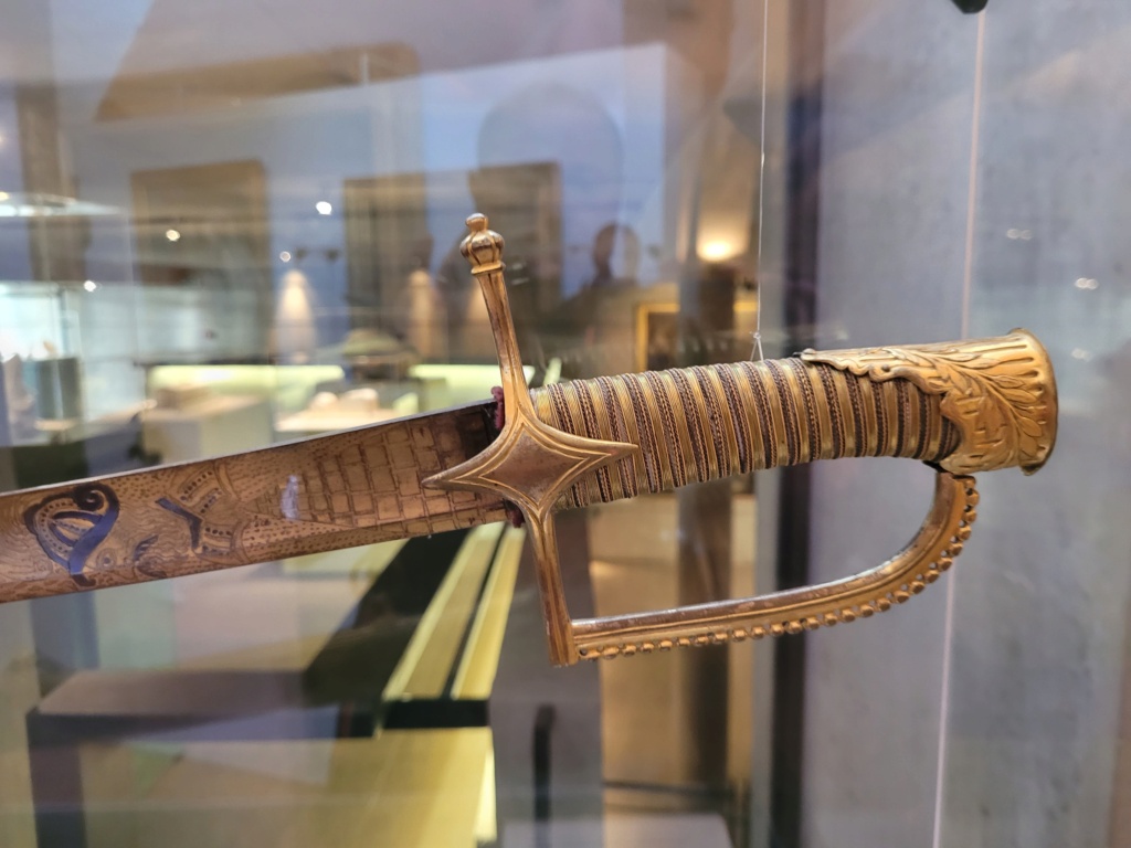 Présentation de 2 sabres exposés au musée de la Révolution à Vizille (38) 20230811