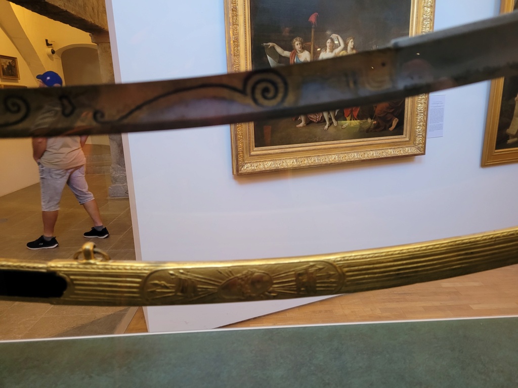 Présentation de 2 sabres exposés au musée de la Révolution à Vizille (38) 20230820
