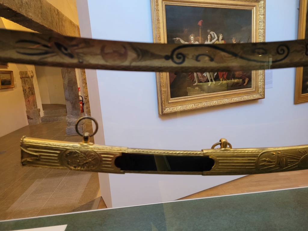 Présentation de 2 sabres exposés au musée de la Révolution à Vizille (38) 20230821