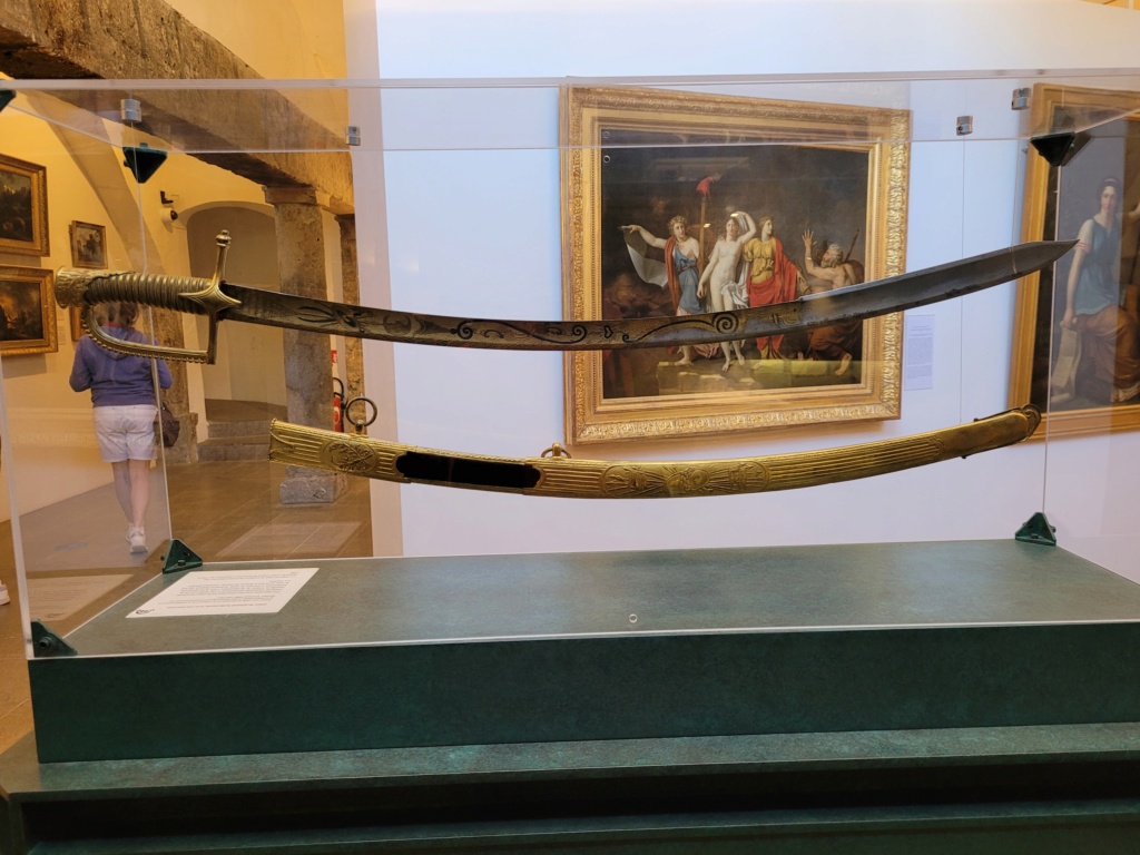 Présentation de 2 sabres exposés au musée de la Révolution à Vizille (38) 20230822