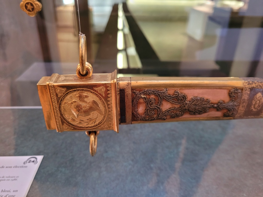 Présentation de 2 sabres exposés au musée de la Révolution à Vizille (38) 20230825