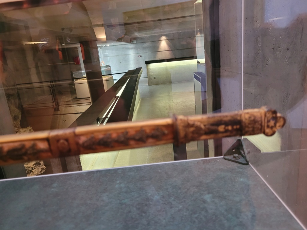 Présentation de 2 sabres exposés au musée de la Révolution à Vizille (38) 20230828