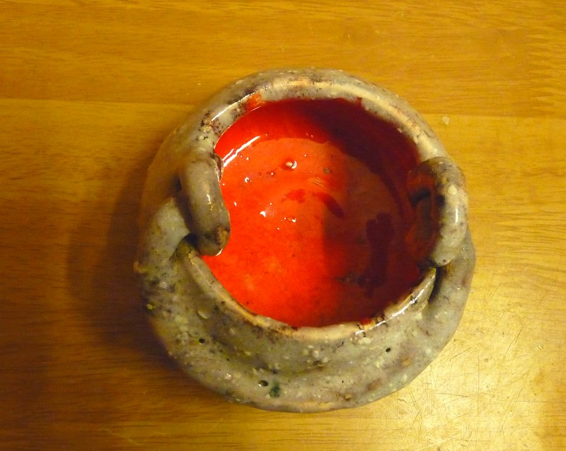 Céramique ronde à identifier en forme de chaudron P1480825