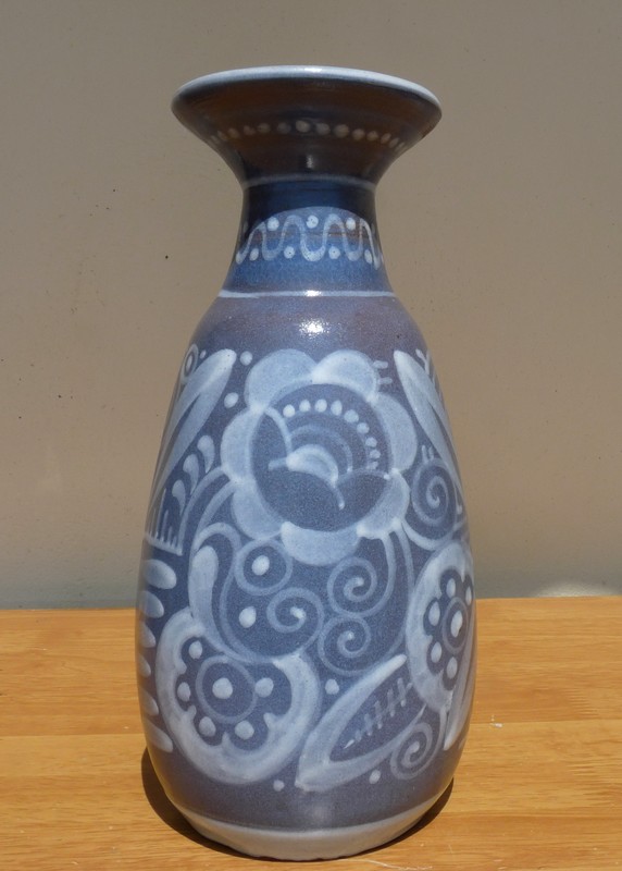 Vase bleu à identifier P1540013