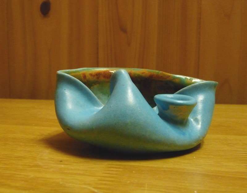 objet en céramique bleue à identifier P1560429