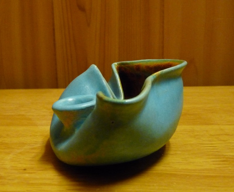 objet en céramique bleue à identifier P1560432