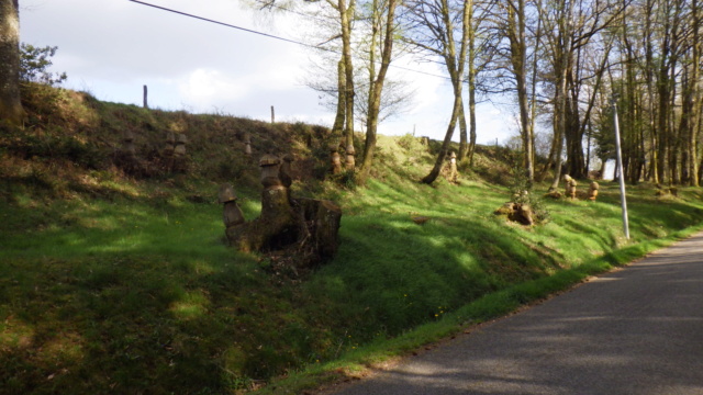 Les curieux monuments de Saint Pardoux (Corrèze) Rimg2125