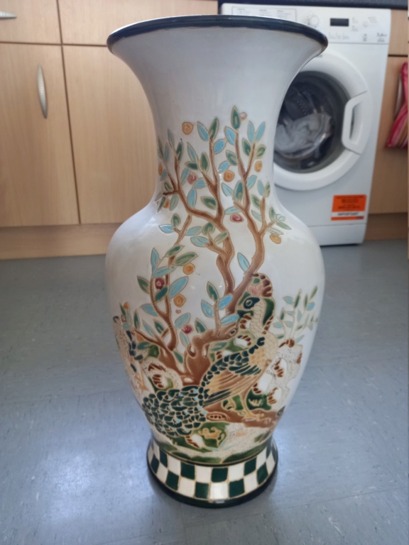Vase ID please, possibly IX or XI on base plus other marks. 20210912