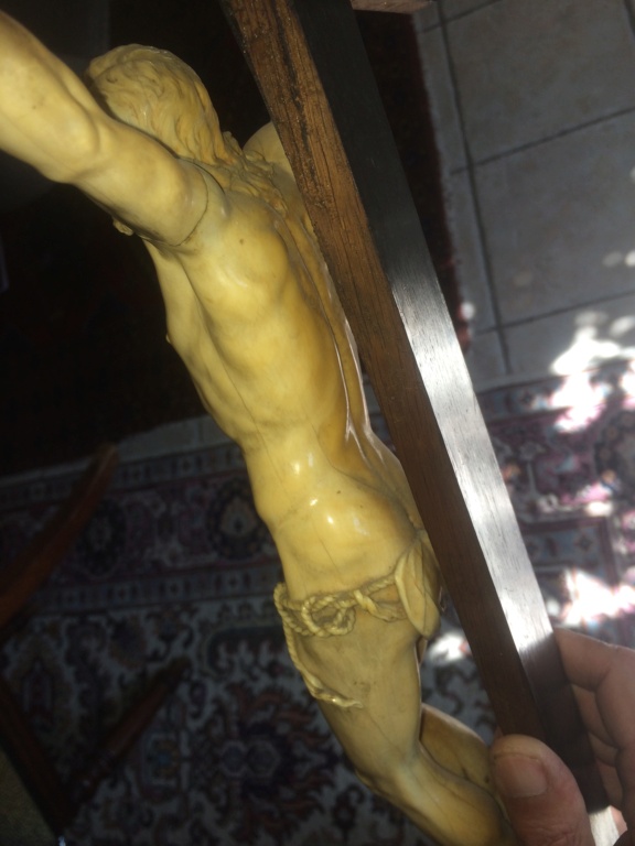 Christ exceptionnel en ivoire trouvé Img-7010