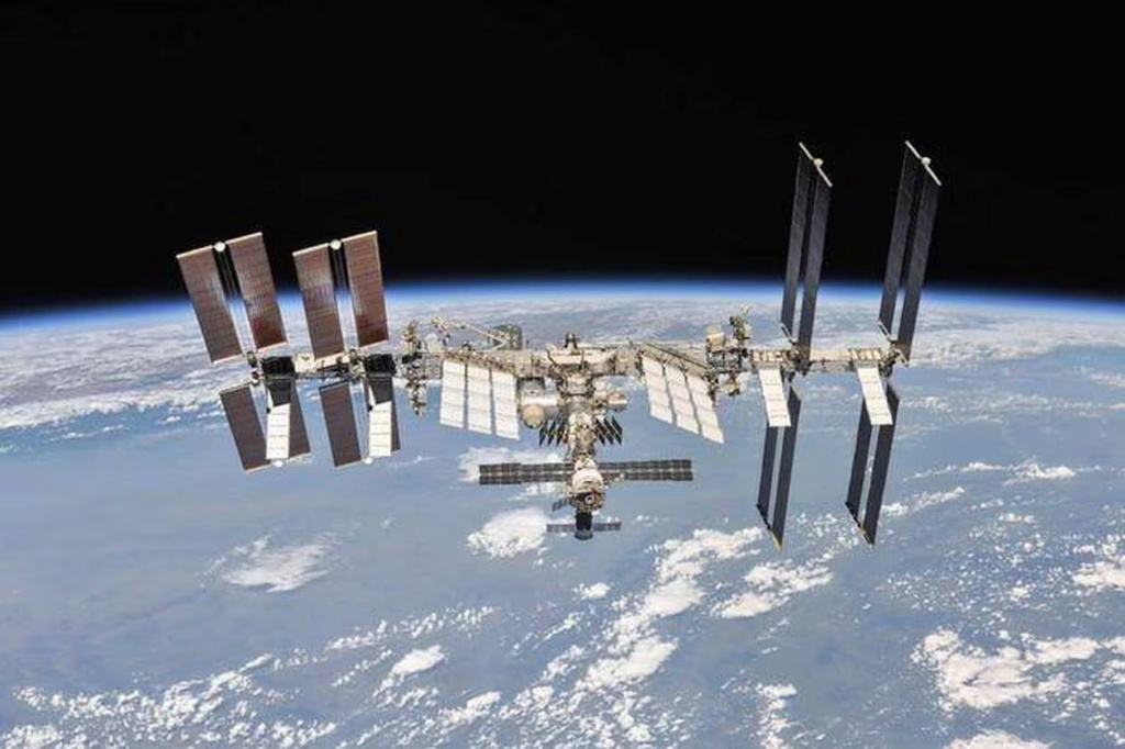 Des astronautes de l’ISS perturbée Image298