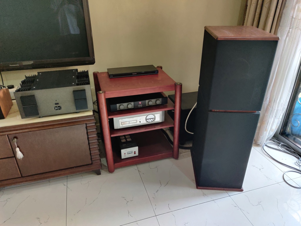 Hifi system with Krell Amplifier and Preamp Img_2013