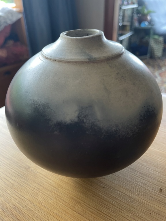 Help to identify potter of this raku (I think) vase B071c710