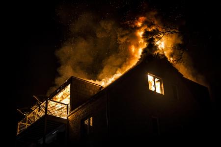 Houx (Yvoir) : Incendie (29/11/14) + photos 13412810