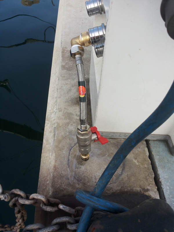 Prise d'eau difficile sur ponton 20141113