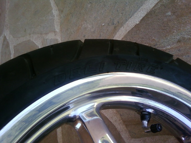 [VDS] pneu Deltire neuf, pas chere pour se debarasser Photo037