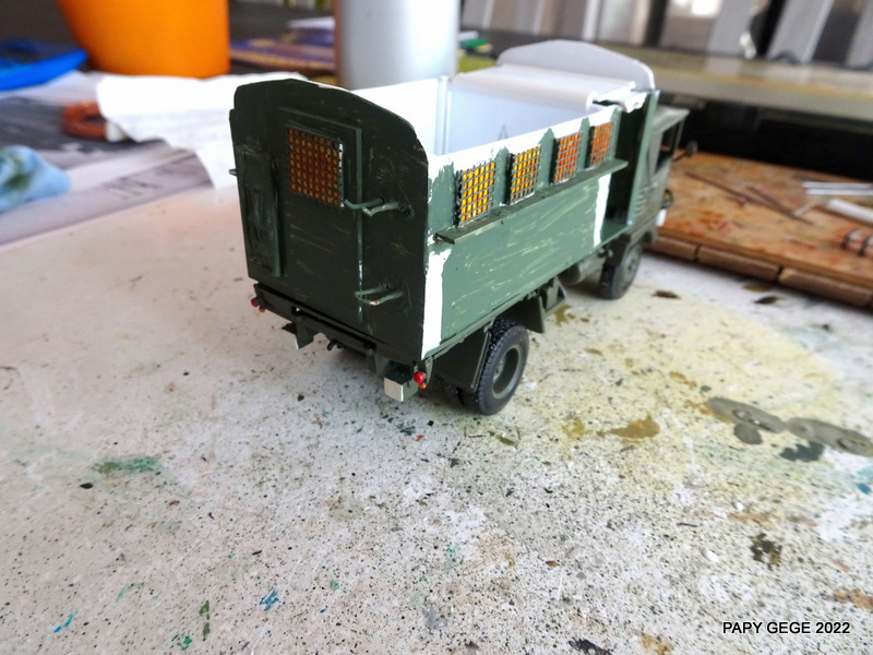 SIMCA F 594 WHL caisse type M59 ATELIER AU 1/43 Simate32