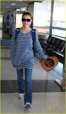 Alyssa @ LAX airport - 22.08.08 Norma125