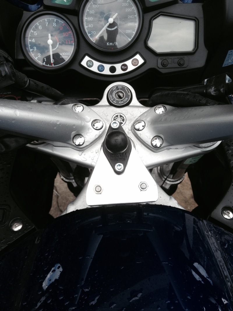 Fabrication d'un support de GPS pour YAMAHA 1300 FJR 810