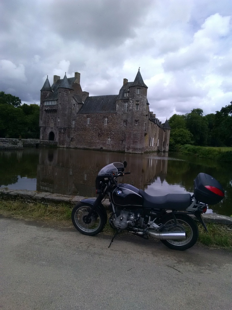 Photos de vous et de votre moto devant ....un château  - Page 22 Img_2049