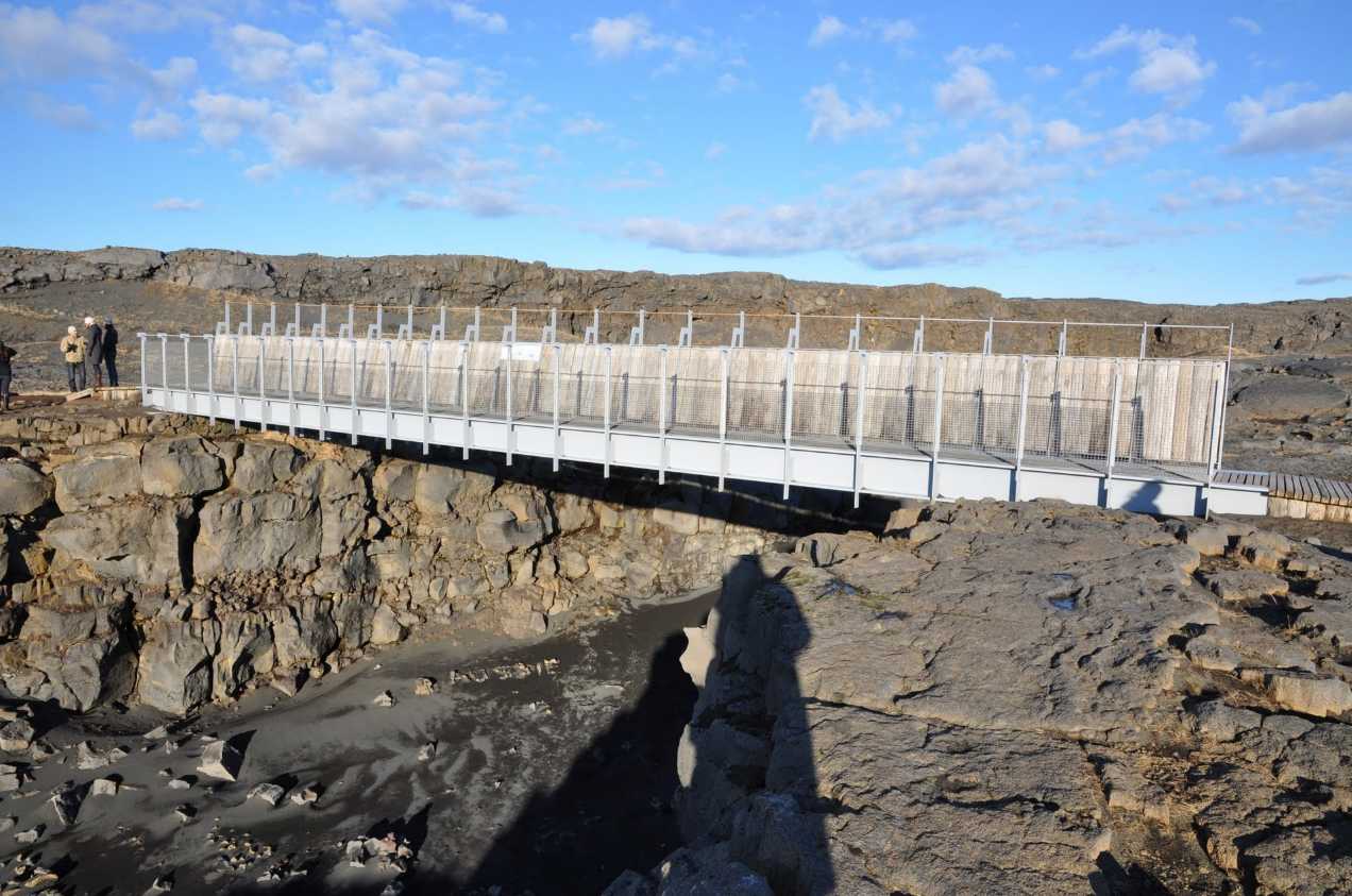 Un pont (Miolina bridge) entre l'Europe et l'Amérique - Islande 2014-138