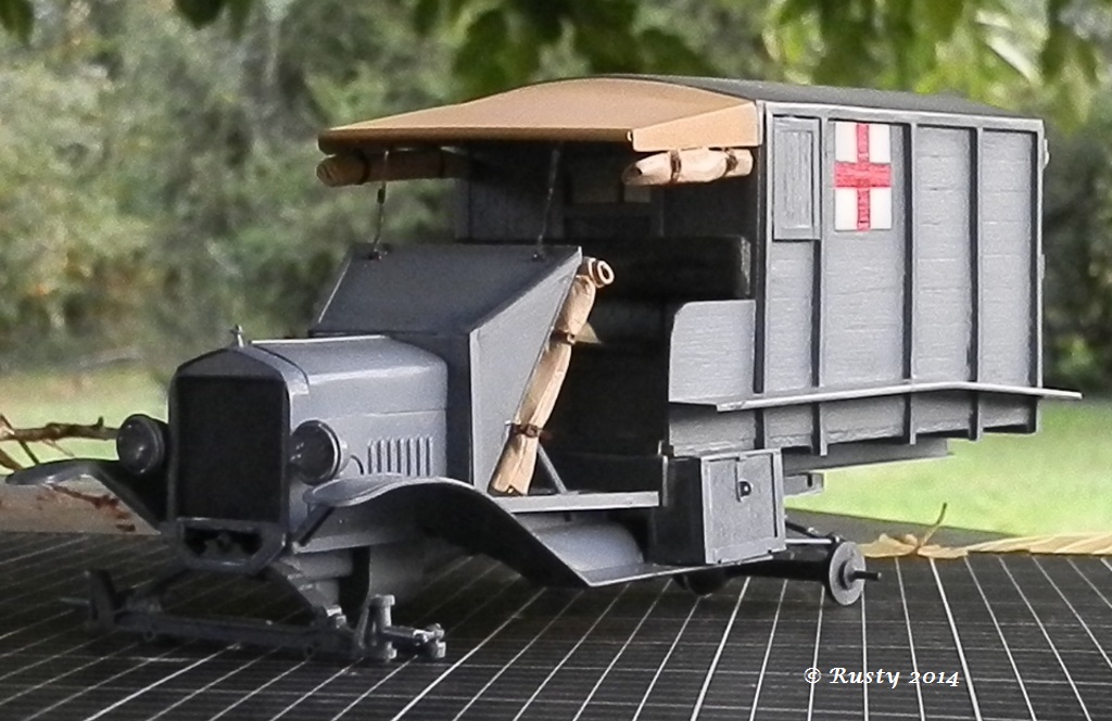 FORD T 1917 Ambulance [1/16 ACADEMY + Scratch] - Page 9 Pb110913