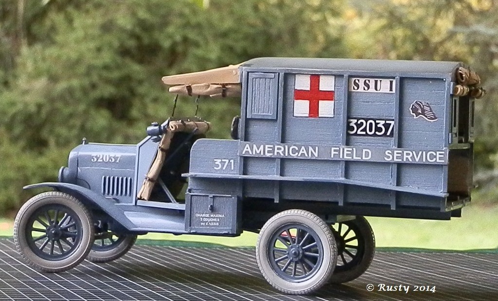 FORD T 1917 Ambulance [1/16 ACADEMY + Scratch] - Page 11 Pb230911