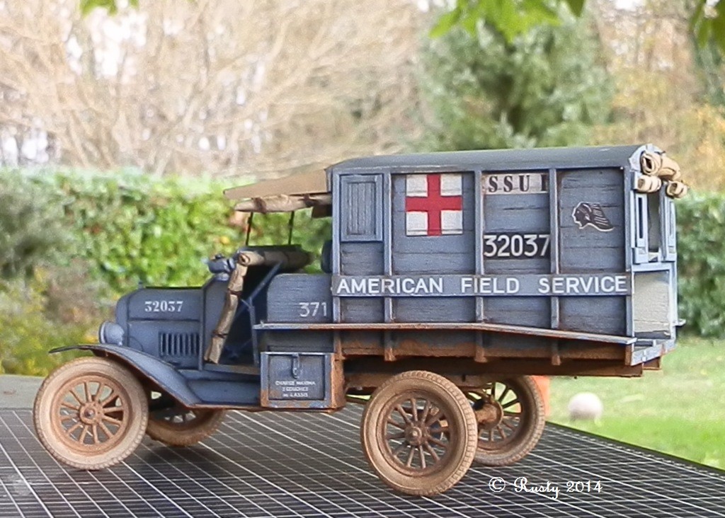 FORD T 1917 Ambulance [1/16 ACADEMY + Scratch] - Page 12 Pb300915