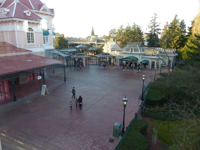TR séjour magique & topissime à Disneyland Paris - Sequoia Lodge (GFC) - du 17/12/13 au 20/12/13 [Saison 3 Terminée - Épisode 11 – Épisode final !  posté le 25/11/2014 !] - Page 25 P1020423