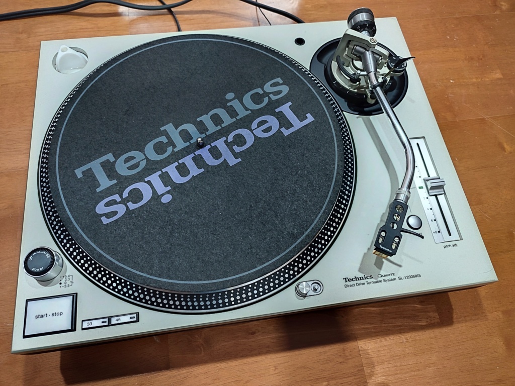 Technics SL1200 mk5 turntable - Silver (Used) Techni11