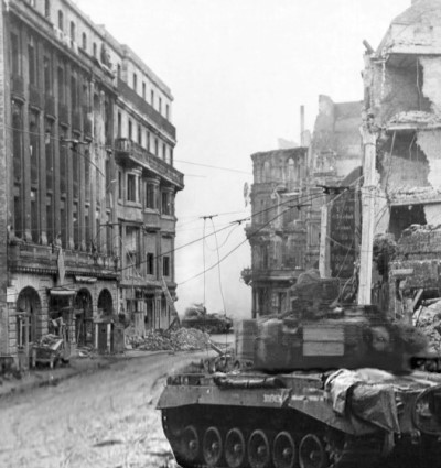 Duel de chars a Cologne 1945 Pershi11
