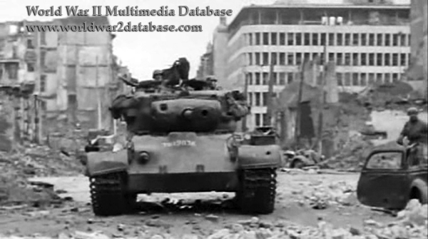 Duel de chars a Cologne 1945 Pershi12