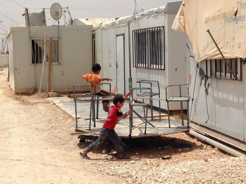 المساحة التي خصصت الأردن للاجئين السوريين مخيم الزعتري 81000 ألف لاجىء Bpcrax10
