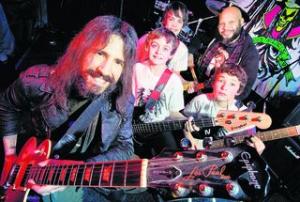2010.10.12 - BBC - Guns N' Roses' Stars Play at Witchwood School of Rock (Bumblefoot, Frank) A10