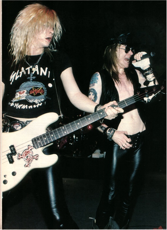 1988.07.31 - Circus - Guns N' Roses Discover The Dark Side of Success (Izzy, Slash, Axl) Uten_189
