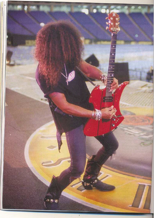 1992.11.DD - Guitar World - Trial By Fire (Slash, Gilby) Uten_n98