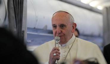 « Le Synode n'est pas fini », rappelle le Pape François ! Avion-10
