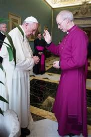 Le Pape François aime se faire bénir par les représentants d'autres dénominations religieuses ! Sans-t12