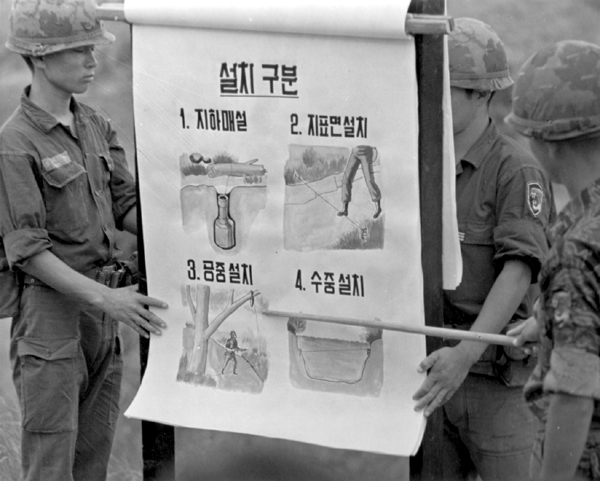 Les pièges en bambou Vietcong (Booby traps) partie 1 P2610