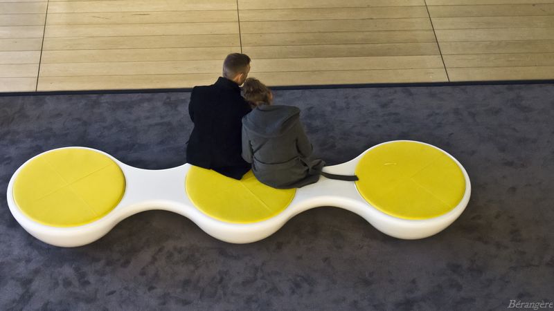 Les éternels amoureux sur banc moderne Pb140013